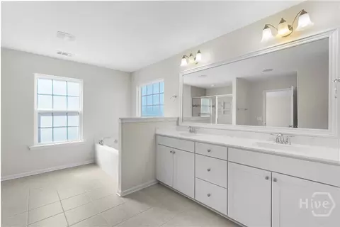 Bath - 125 Grimsby Rd, Savannah, GA 31407 photo 2 of 4