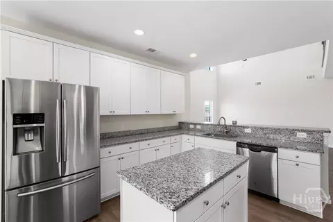 Kitchen - 125 Grimsby Rd, Savannah, GA 31407 photo 3 of 4