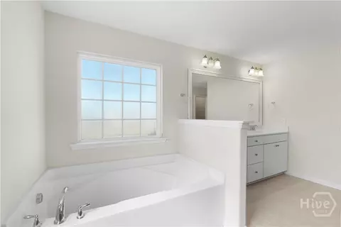 Bath - 125 Grimsby Rd, Savannah, GA 31407 photo 4 of 4