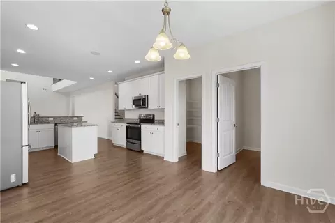 Entry Way - 125 Grimsby Rd, Savannah, GA 31407 photo 4 of 7