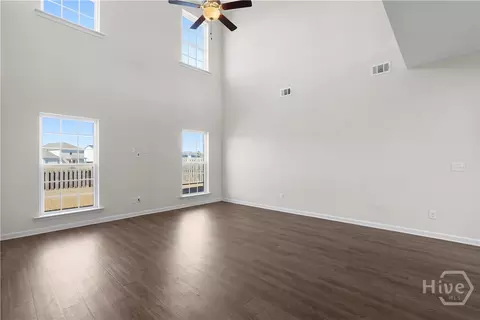 Living - 125 Grimsby Rd, Savannah, GA 31407 photo 2 of 6