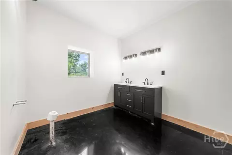 Bath - 3875 Poor Robin Rd, Sylvania, GA 30467 photo 4 of 5