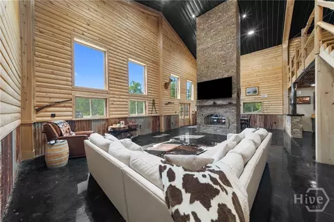 Living - 3875 Poor Robin Rd, Sylvania, GA 30467 photo 1 of 2