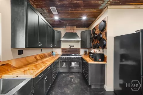 Kitchen - 3875 Poor Robin Rd, Sylvania, GA 30467 photo 2 of 3