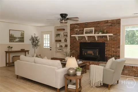 Living - 563 Keith Rd, Guyton, GA 31312 photo 2 of 3