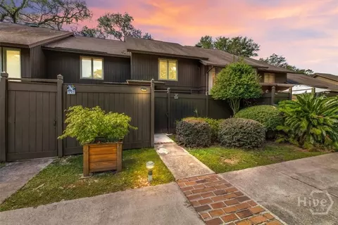 136 Brown Pelican Dr, Savannah, GA 31419