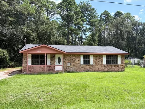 1092 Live Oak Dr, Hinesville, GA 31313