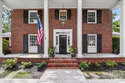 629 E Victory Dr, Savannah, GA 31405