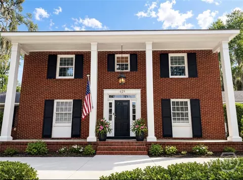629 E Victory Dr, Savannah, GA 31405