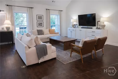 Living - 102 Wilson Cir, Springfield, GA 31329 photo 1 of 2