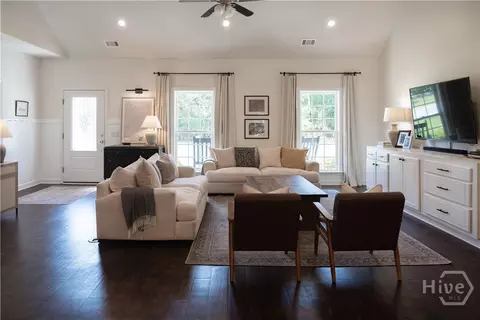 Living - 102 Wilson Cir, Springfield, GA 31329 photo 2 of 2