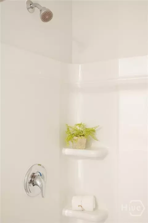 Bath - 102 Lakeside Ln, Rincon, GA 31326 photo 6 of 6