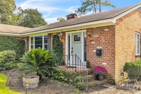 223 E 64th St, Savannah, GA 31405