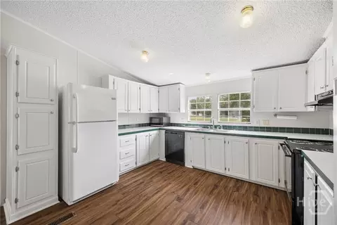 Kitchen - 113 Beecher Dr, Guyton, GA 31312 photo 2 of 4