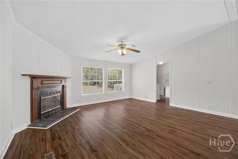 Living - 113 Beecher Dr, Guyton, GA 31312 photo 6 of 8