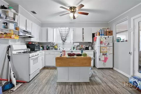 Kitchen - 3107 3109 Casino, Thunderbolt, GA 31404 photo 1 of 4
