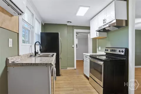 Kitchen - 3107 3109 Casino, Thunderbolt, GA 31404 photo 3 of 4