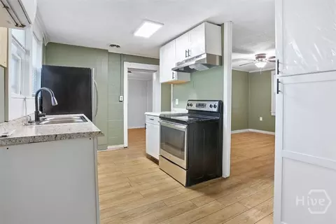 Kitchen - 3107 3109 Casino, Thunderbolt, GA 31404 photo 4 of 4