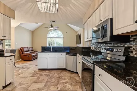 Kitchen - 117 Quiet Pine Cir, Pooler, GA 31322 photo 5 of 5