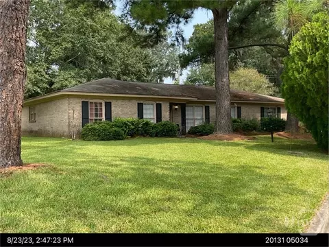 214 Groveland Cir, Savannah, GA 31405