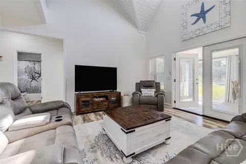 Living - 1045 Par Dr NE, Townsend, GA 31331 photo 2 of 6