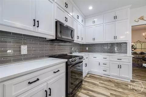 Kitchen - 1045 Par Dr NE, Townsend, GA 31331 photo 4 of 8