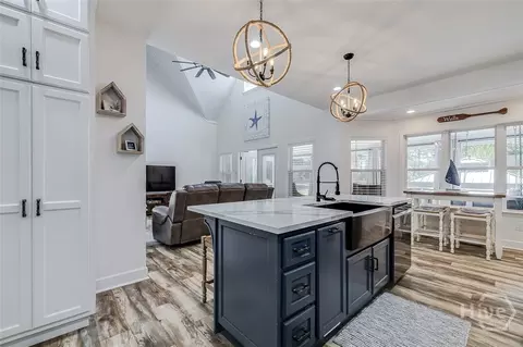 Kitchen - 1045 Par Dr NE, Townsend, GA 31331 photo 6 of 8