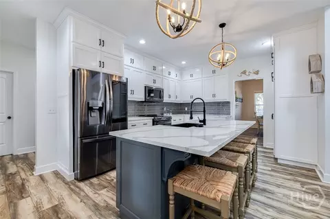 Kitchen - 1045 Par Dr NE, Townsend, GA 31331 photo 2 of 8