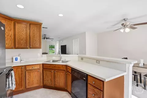 Kitchen - 40 Ashleigh Ln, Savannah, GA 31407 photo 2 of 2