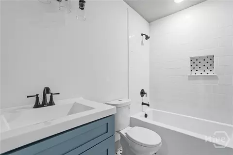 Bath - 744 E 33rd St, Savannah, GA 31401 photo 5 of 5