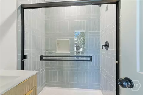 Bath - 744 E 33rd St, Savannah, GA 31401 photo 4 of 5