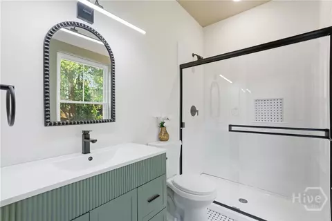 Bath - 744 E 33rd St, Savannah, GA 31401 photo 2 of 5