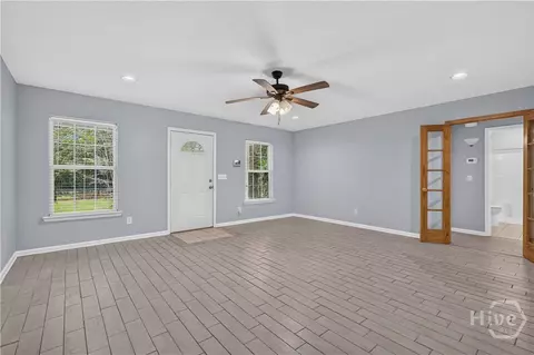 Living - 504 Lake Dr, Midway, GA 31320 photo 2 of 2