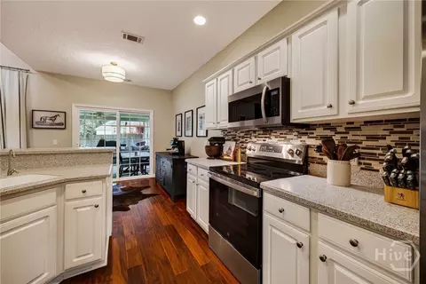 Kitchen - 65 Conservation Dr, Savannah, GA 31419 photo 4 of 6