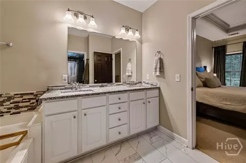 Bath - 65 Conservation Dr, Savannah, GA 31419 photo 2 of 4