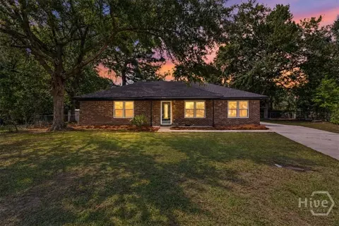 1016 Farr Ct, Hinesville, GA 31313