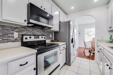 Kitchen - 16 Fairgreen St, Savannah, GA 31407 photo 2 of 3