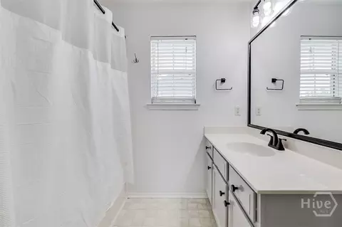 Bath - 16 Fairgreen St, Savannah, GA 31407 photo 1 of 2