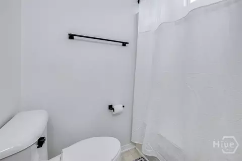 Bath - 16 Fairgreen St, Savannah, GA 31407 photo 2 of 2