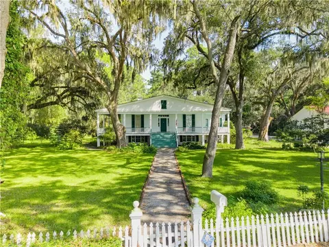 3 W Bluff Dr, Savannah, GA 31406