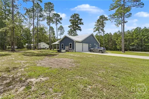 Exterior - 2 Willow Pointe Dr, Claxton, GA 30417 photo 4 of 8