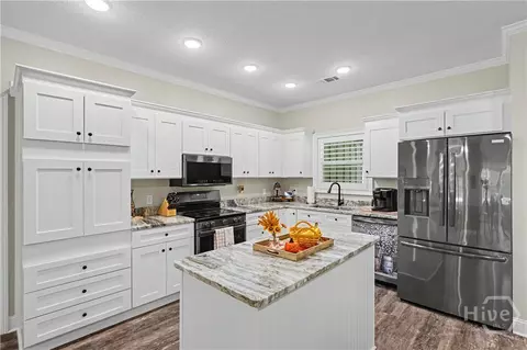 Kitchen - 2 Willow Pointe Dr, Claxton, GA 30417 photo 1 of 3