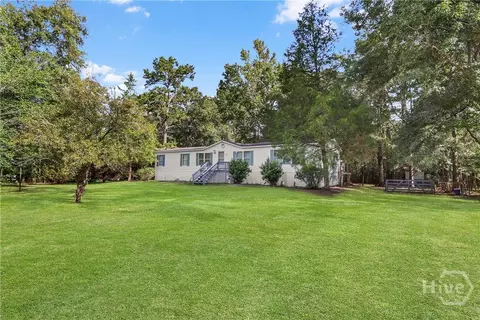 208 River Oak Dr, Bloomingdale, GA 31302