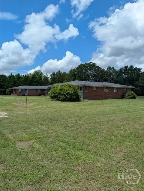 104 Central St, Twin City, GA 30471