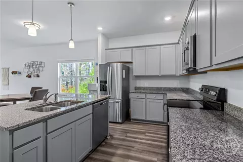 Kitchen - 1009 Easthaven Blvd, Pooler, GA 31322 photo 2 of 2