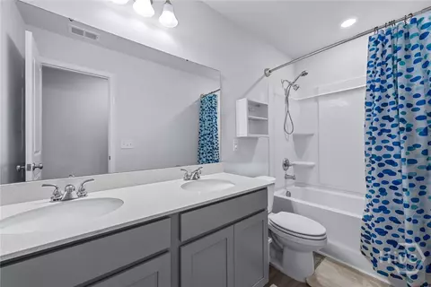 Bath - 1009 Easthaven Blvd, Pooler, GA 31322 photo 4 of 5