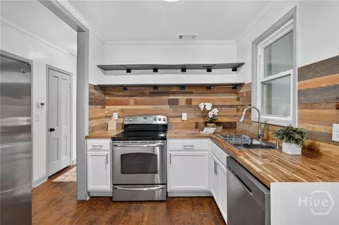 Kitchen - 1710 E 41st St, Savannah, GA 31404 photo 2 of 3
