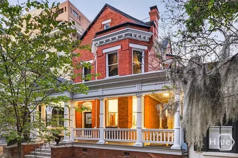 106 E Harris St, Savannah, GA 31401