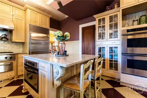 Kitchen - 920 E Victory Dr, Savannah, GA 31405 photo 4 of 6