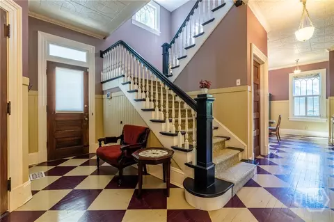 Entry Way - 920 E Victory Dr, Savannah, GA 31405 photo 6 of 9